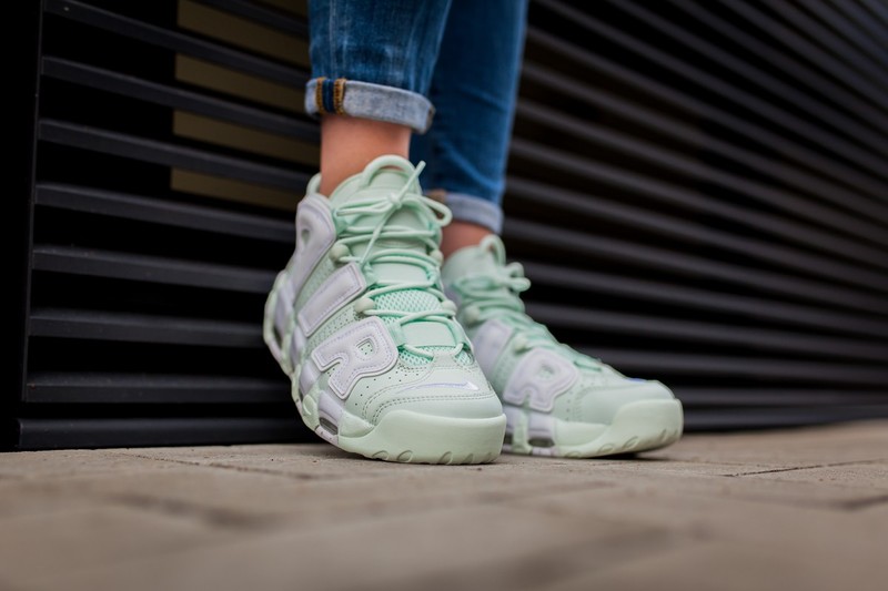 Nike uptempo hotsell barely green